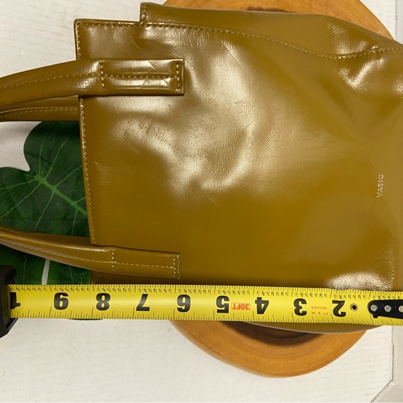 VASIC Mustard Yellow Leathef cUbED Tote Bag - Picture 14 of 15